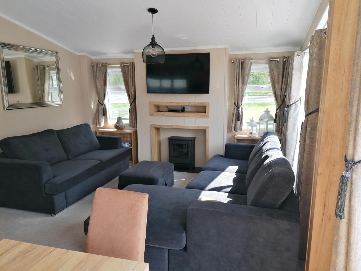 Luxury Lodge On Edge Of New Forest And 800M From Sea Entertainment And Leisure Passes Included Milford on Sea Exterior photo
