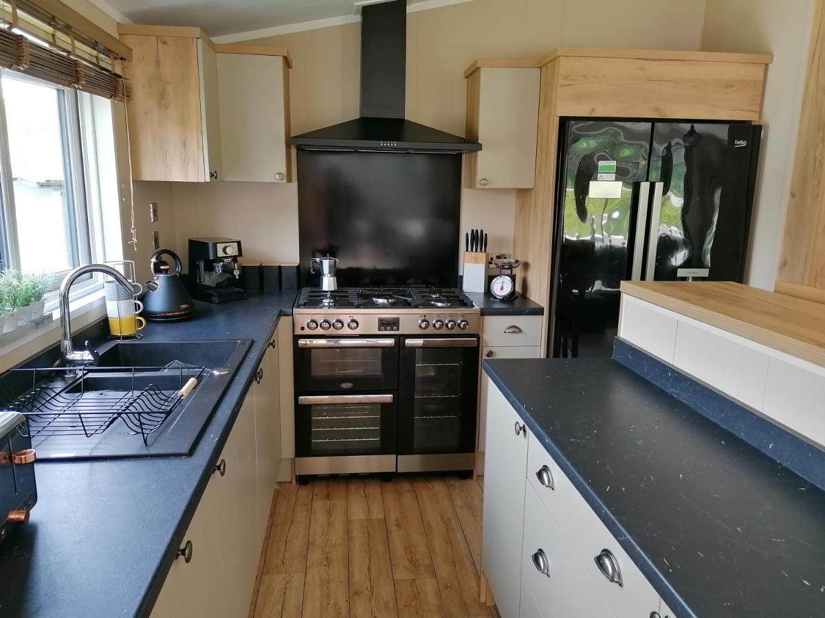 Luxury Lodge On Edge Of New Forest And 800M From Sea Entertainment And Leisure Passes Included Milford on Sea Exterior photo