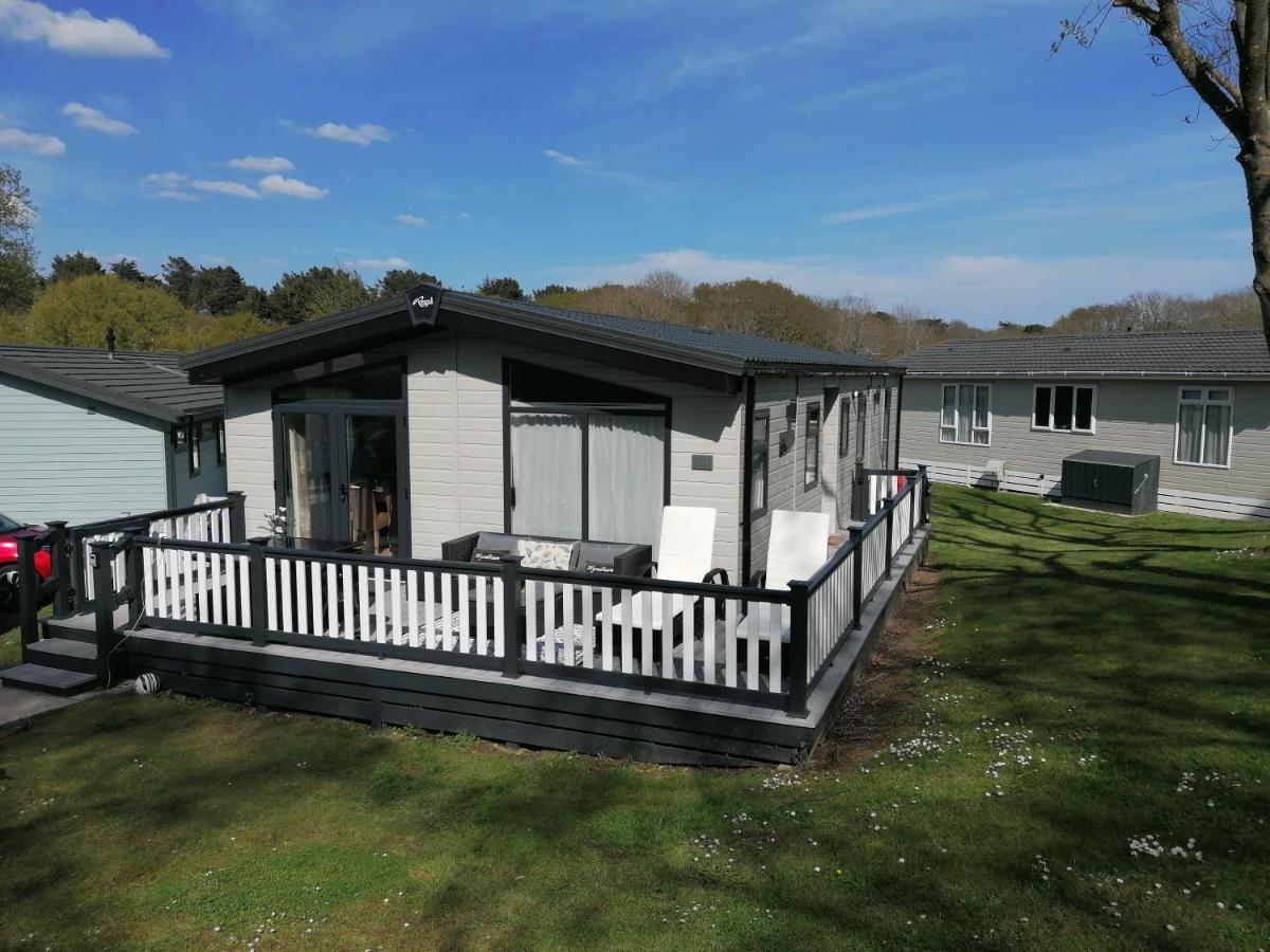 Luxury Lodge On Edge Of New Forest And 800M From Sea Entertainment And Leisure Passes Included Milford on Sea Exterior photo