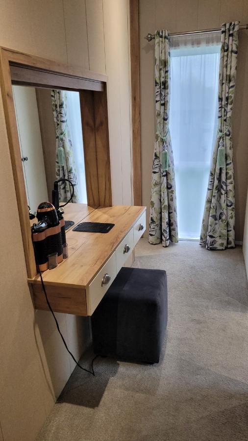 Luxury Lodge On Edge Of New Forest And 800M From Sea Entertainment And Leisure Passes Included Milford on Sea Exterior photo