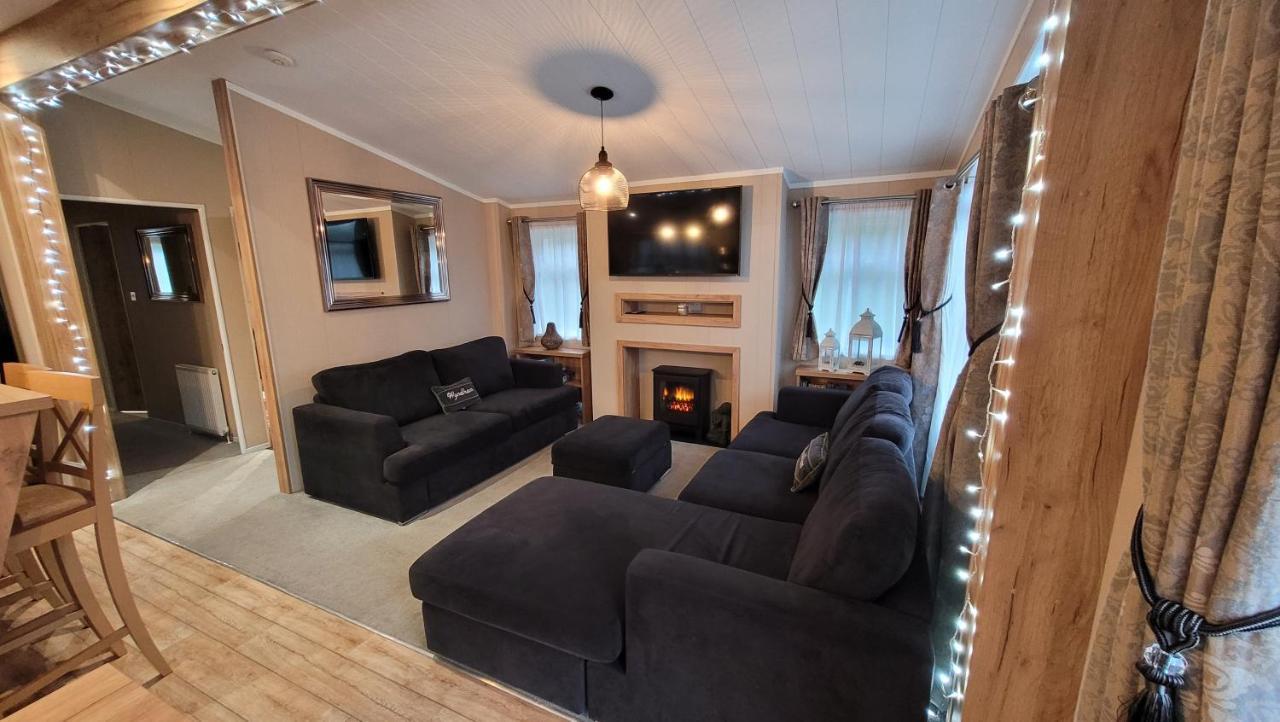 Luxury Lodge On Edge Of New Forest And 800M From Sea Entertainment And Leisure Passes Included Milford on Sea Exterior photo