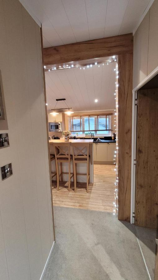 Luxury Lodge On Edge Of New Forest And 800M From Sea Entertainment And Leisure Passes Included Milford on Sea Exterior photo