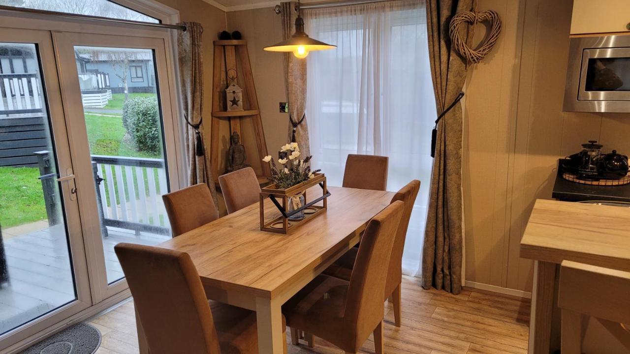 Luxury Lodge On Edge Of New Forest And 800M From Sea Entertainment And Leisure Passes Included Milford on Sea Exterior photo